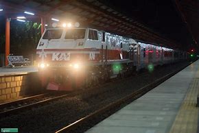 Stasiun Kereta Api Malam Hari